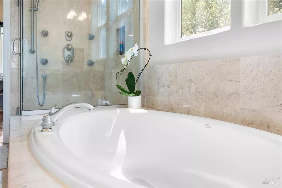 Bath - 729 Montebello Dr, Santa Rosa, CA 95403 photo 2 of 5