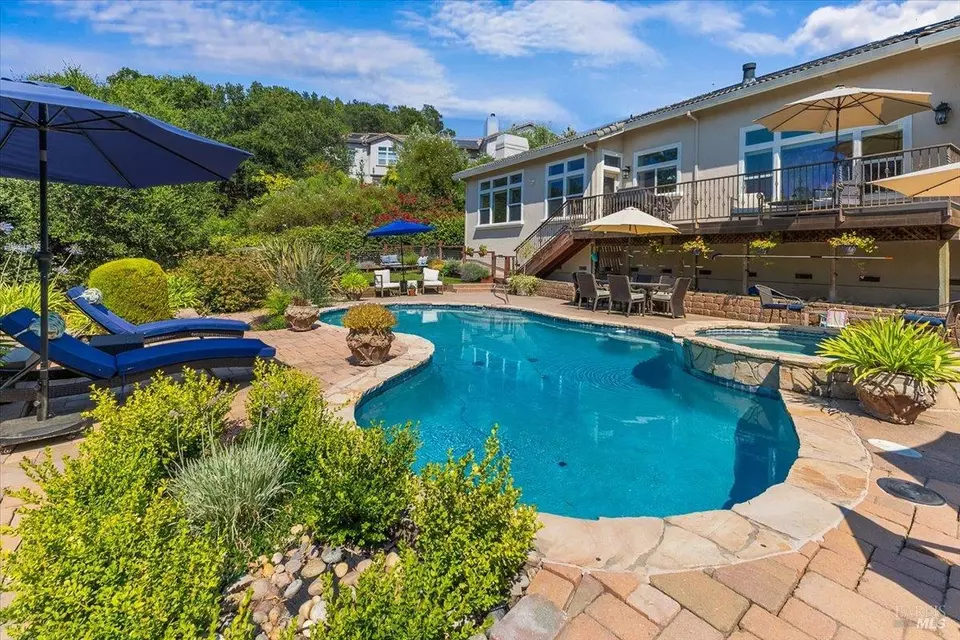 Exterior - 729 Montebello Dr, Santa Rosa, CA 95403 photo 6 of 11