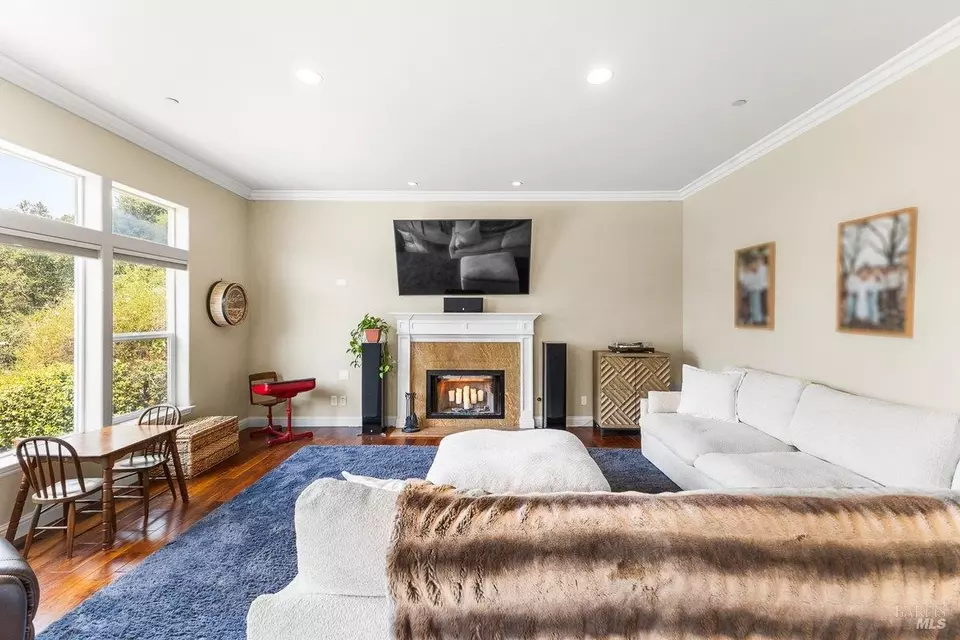 Living - 729 Montebello Dr, Santa Rosa, CA 95403 photo 1 of 2