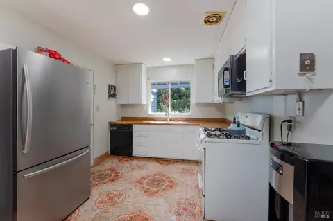 Kitchen - 1367 Yokayo Dr, Ukiah, CA 95482 photo 2 of 2