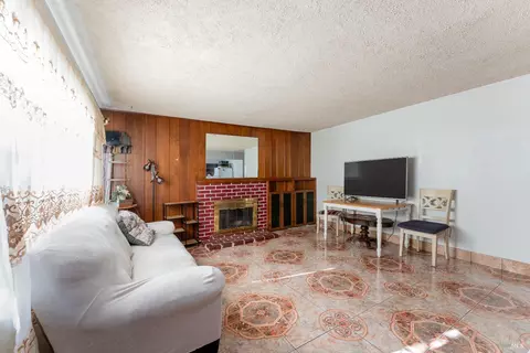 Living - 1367 Yokayo Dr, Ukiah, CA 95482 photo 2 of 2