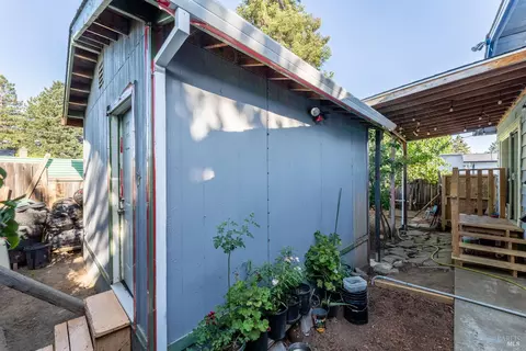 Exterior - 1367 Yokayo Dr, Ukiah, CA 95482 photo 4 of 8