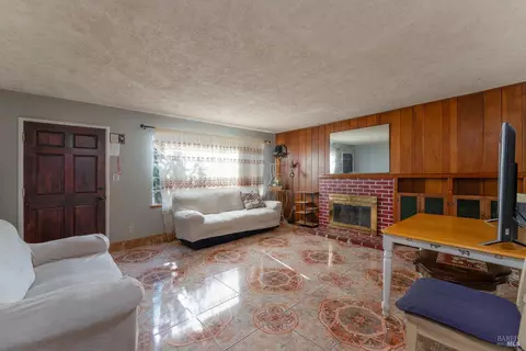 Living - 1367 Yokayo Dr, Ukiah, CA 95482 photo 1 of 2