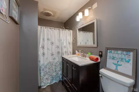Bath - 1367 Yokayo Dr, Ukiah, CA 95482 photo 1 of 3