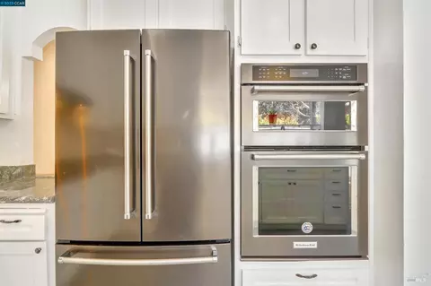 Kitchen - 28 Shoal Dr E, Vallejo, CA 94591 photo 3 of 5