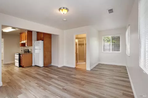 Living - 615 Vervais Ave, Vallejo, CA 94591 photo 6 of 7