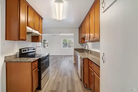 Kitchen - 615 Vervais Ave, Vallejo, CA 94591 photo 3 of 4