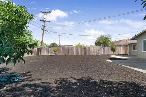 Exterior - 615 Vervais Ave, Vallejo, CA 94591 photo 5 of 6