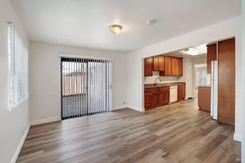 Living - 615 Vervais Ave, Vallejo, CA 94591 photo 5 of 7