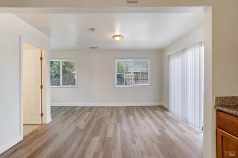 Living - 615 Vervais Ave, Vallejo, CA 94591 photo 4 of 7