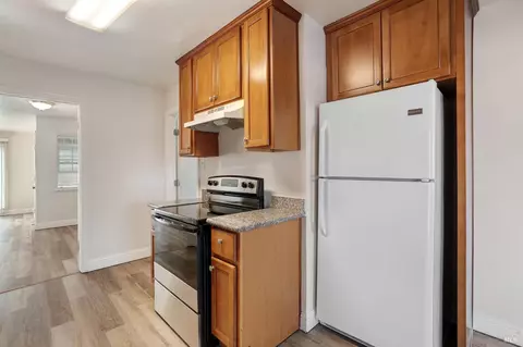 Kitchen - 615 Vervais Ave, Vallejo, CA 94591 photo 2 of 4