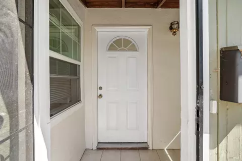 Entry Way - 615 Vervais Ave, Vallejo, CA 94591 photo 1 of 3