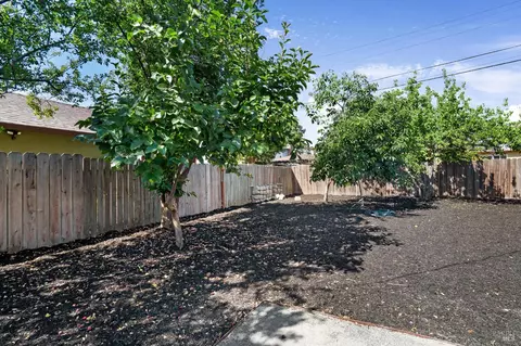 Exterior - 615 Vervais Ave, Vallejo, CA 94591 photo 4 of 6