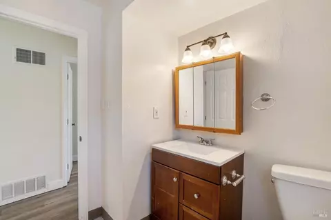 Bath - 615 Vervais Ave, Vallejo, CA 94591 photo 3 of 3