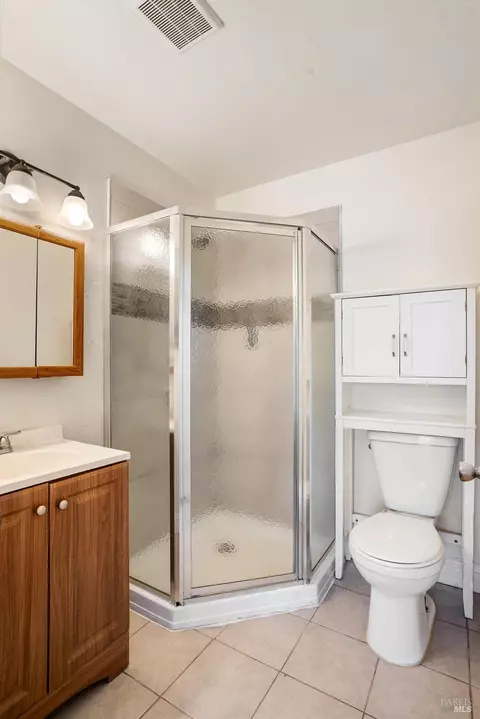 Bath - 615 Vervais Ave, Vallejo, CA 94591 photo 1 of 3