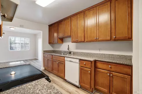 Kitchen - 615 Vervais Ave, Vallejo, CA 94591 photo 4 of 4