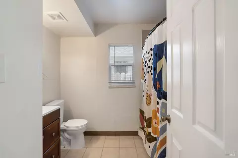 Bath - 615 Vervais Ave, Vallejo, CA 94591 photo 2 of 3