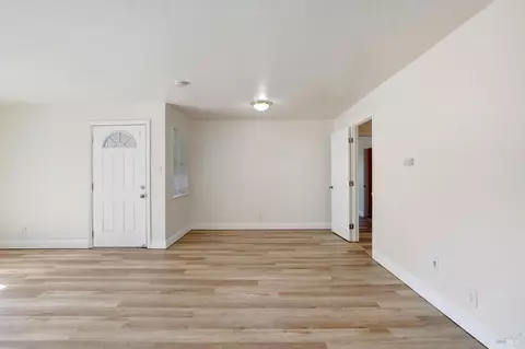 Living - 615 Vervais Ave, Vallejo, CA 94591 photo 2 of 7