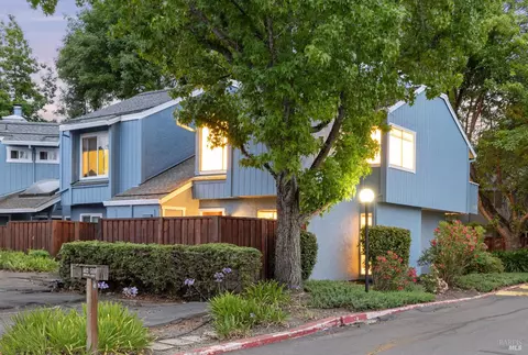 510 Racquet Club Cir, Rohnert Park, CA 94928