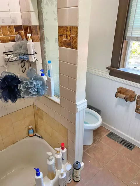 Bath - 745 Jackson St, Fairfield, CA 94533 photo 1 of 7