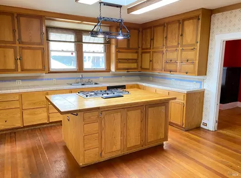 Kitchen - 745 Jackson St, Fairfield, CA 94533 photo 1 of 9