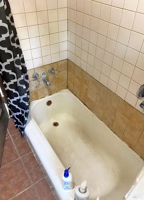 Bath - 745 Jackson St, Fairfield, CA 94533 photo 2 of 7