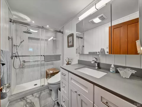 Bath - 20730 Heron Dr, Bodega Bay, CA 94923 photo 1 of 4