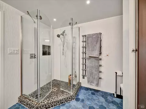 Bath - 20730 Heron Dr, Bodega Bay, CA 94923 photo 4 of 4