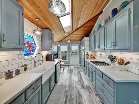 Kitchen - 20730 Heron Dr, Bodega Bay, CA 94923 photo 5 of 6