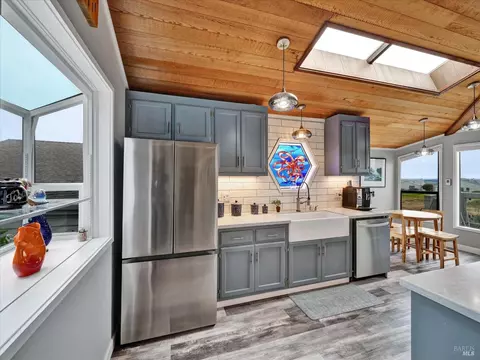 Kitchen - 20730 Heron Dr, Bodega Bay, CA 94923 photo 4 of 6