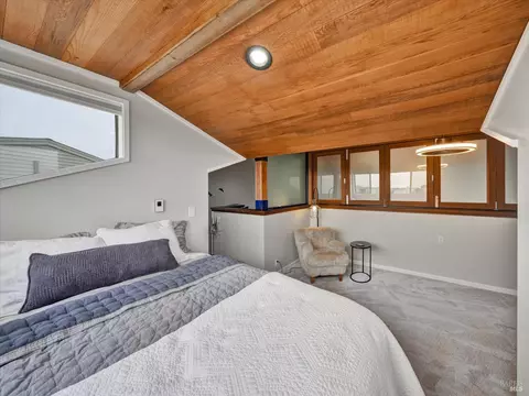 Bedroom - 20730 Heron Dr, Bodega Bay, CA 94923 photo 4 of 8