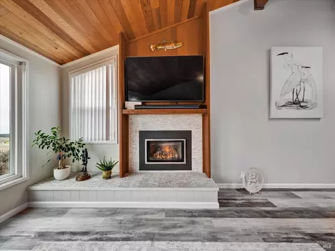 Living - 20730 Heron Dr, Bodega Bay, CA 94923 photo 4 of 6