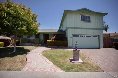 1688 Kearny Ct, Petaluma, CA 94954
