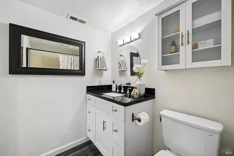 Bath - 44 Creek Ct, Cotati, CA 94931 photo 2 of 3