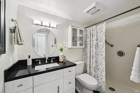 Bath - 44 Creek Ct, Cotati, CA 94931 photo 1 of 3