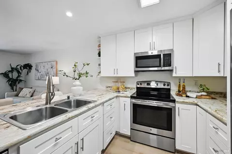 Kitchen - 44 Creek Ct, Cotati, CA 94931 photo 5 of 5