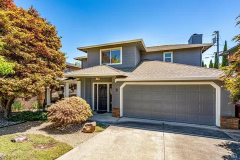 5 Capitola Ct, Napa, CA 94559