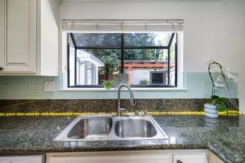 Kitchen - 124 Hydrangea Ct, Vallejo, CA 94591 photo 2 of 3