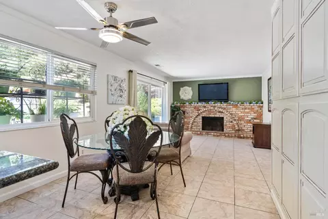 Dining - 124 Hydrangea Ct, Vallejo, CA 94591 photo 3 of 4