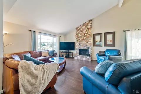 Living - 124 Hydrangea Ct, Vallejo, CA 94591 photo 1 of 4