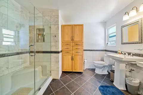 Bath - 124 Hydrangea Ct, Vallejo, CA 94591 photo 2 of 4