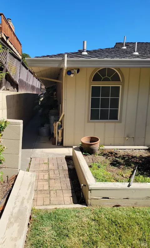 Exterior - 1607 Vervais Ave, Vallejo, CA 94591 photo 15 of 16