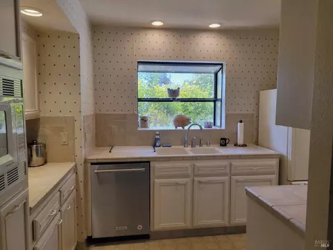 Kitchen - 1607 Vervais Ave, Vallejo, CA 94591 photo 3 of 4