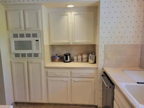 Kitchen - 1607 Vervais Ave, Vallejo, CA 94591 photo 4 of 4