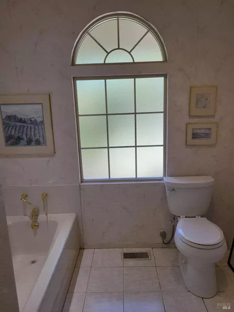 Bath - 1607 Vervais Ave, Vallejo, CA 94591 photo 5 of 8