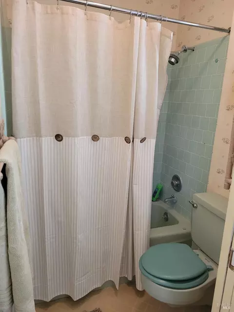 Bath - 1607 Vervais Ave, Vallejo, CA 94591 photo 8 of 8