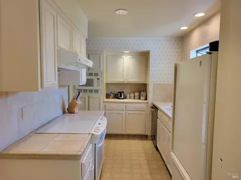 Kitchen - 1607 Vervais Ave, Vallejo, CA 94591 photo 2 of 4