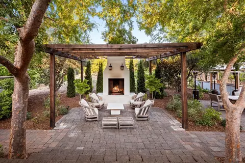 20464 5th St E, Sonoma, CA 95476 photo 2