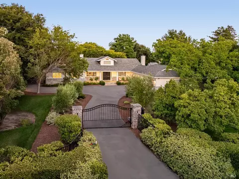 20464 5th St E, Sonoma, CA 95476