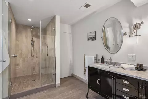 Bath - 17 Juno Rd, Tiburon, CA 94920 photo 2 of 5